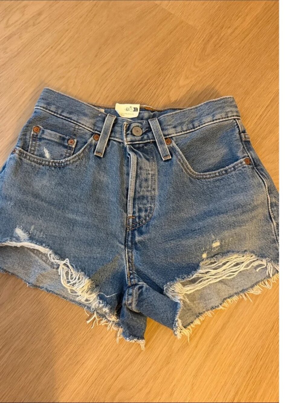 NWT Levi’s Distressed Denim Shorts - Blue